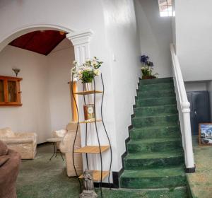 Grand Trillium Villa Lake View & Garden Retreat Family Friendly Stay, a modern and peaceful escape in the beautiful surroundings of Nuwara Eliya