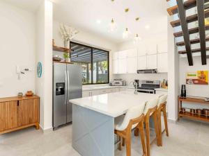 Mirame #4 - 3 Bedroom Villa Across From The Beach