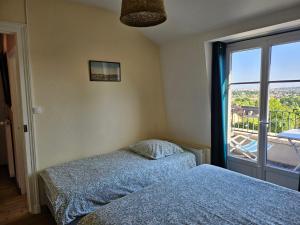 Appartements L' Eglise - 2 pieces avec balcon au dernier etage vue Paris : photos des chambres