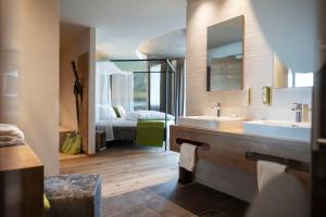 Deluxe Suite with Spa Bath