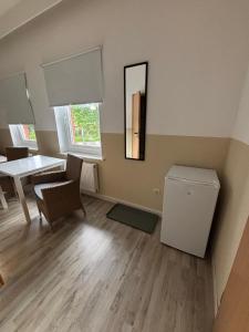 Doppelzimmer-Bad-Kühlschrank-Parkplatz-10