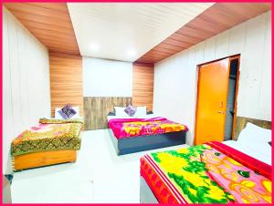 HOTEL NILAM! RAAZ #PREMIUM Hygiene & Spacious Room - Prime Location Near Mall Road And Lake - A Best Hotel In Nainital