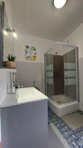 Vue sur létoile de Moustiers