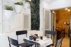 Vico Farinella Apartment by BarbarHouse