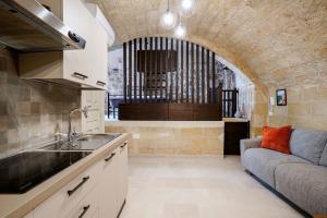 Vico Farinella Apartment by BarbarHouse