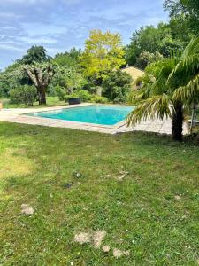 Maison en pierre Les Chardonnerets avec piscine