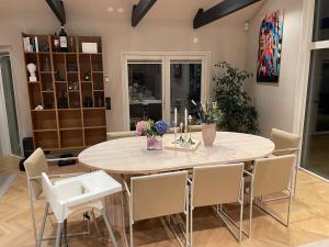 Child-friendly villa with outdoor lounge, close to beach & golf