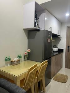 2BR Family suite with Balcony with WiFi and Netflix, behind SM Sucat