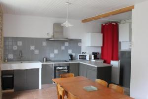Maisons de vacances Ancien corps de ferme a Plozevet : photos des chambres