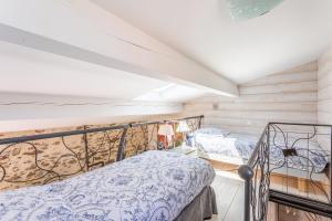 B&B / Chambres d'hotes Les Chambres de la Forge des Collines : Chambre Quadruple
