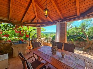 Charming stone house by the sea 
