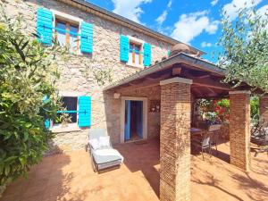 Charming stone house by the sea
