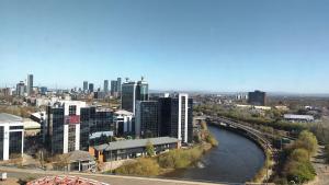 Penthouse-Like Apartment with City & Waterfront Views in Old Trafford with 500Mbps Internet and Netflix