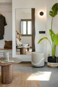 Acro Caldo Suites
