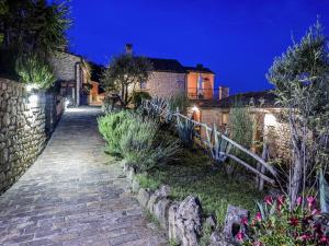 Gorgeous Apartment with Pool near Sibillini Mountains