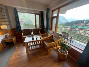 Drifters Inn - The Hidden Tribe