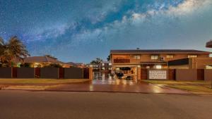 Emerald Gardens Motel & Apartments