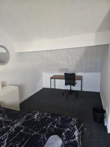 Simple Room Hostel style central Swansea