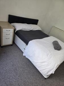 Simple Room Hostel style central Swansea