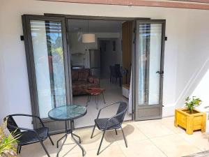 Freesia Apartment by Mau-Rent Houses