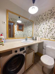 Close to beach, child-friendly townhouse with large pool