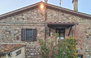 3 Bedroom Stunning Apartment In Ficulle