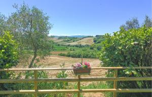 3 Bedroom Stunning Apartment In Ficulle