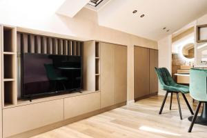 Center Queen size bed Sofa additional living area for 2