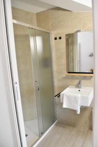 Camera Matrimoniale/Doppia con Letti Singoli con Bagno Privato