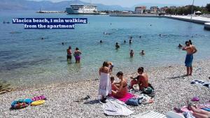 Apartments Mandalena with terrace, 1 min walk to the beach