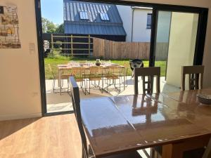 Villas IDEAL - Villa, jaccuzi & jardin prive - 1 a 11 personnes - proche plage & bourg : photos des chambres
