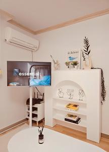 Hongdae station 5min Full option