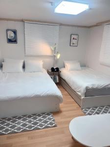 Hongdae station 5min Full option