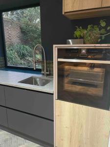 Studio with kitchen nestled lovely wooded cul du sac