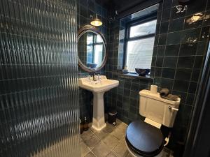 Large 1 bd period garden flat, Kings Cross - Camden