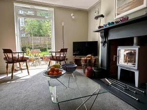 Large 1 bd period garden flat, Kings Cross - Camden