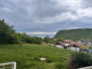 Sea View 1 Bedroom Apartment - Pool & Free Parking - Kavarna