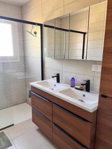 Maisons de vacances Belle villa renovee, vue sur les Alberes : photos des chambres