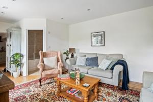 Central Brockenhurst flat near pubs & trails