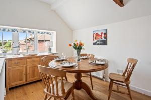 Central Brockenhurst flat near pubs & trails