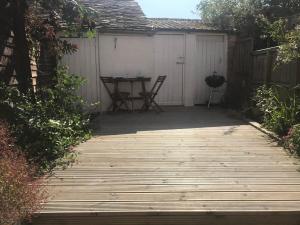 Bright & fresh, 3 storey market town house, Newent