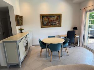 Maisons de vacances Maison Antibes avec jardin privatif, 4 chambres, calme dans residence avec piscine : photos des chambres