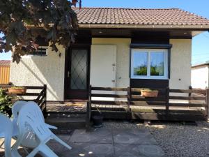 Chalet "chez Sara" au bord du canal