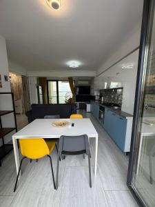 RoApart Riva Lake Studiouri si Apartamente 2-3 camere cu vedere lac -parcare privata