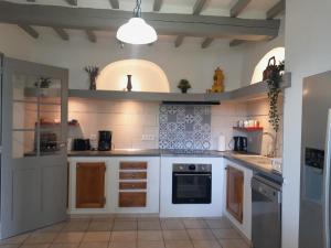 Mas La Gentille ,,, à la campagne , beautiful outdoor , swimming pool , pool house , Nice green Garden , BBQ ,,, only for you , pour passer un séjour inoubliable