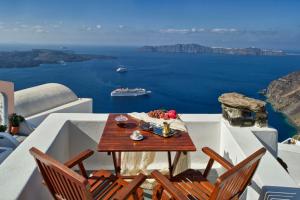 Smaro Studios Santorini Greece