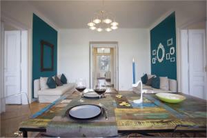 Stunning Riverview Apartment