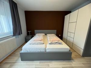 Große Ferienwohnung mit Traumküche I 24 h Check in I Free Parking