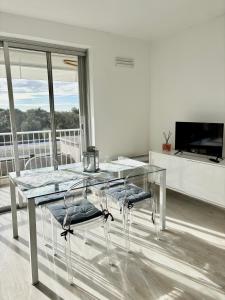 French Riviera apartment with swimming pool and free parking near Monaco
