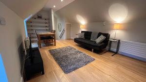 NEW 1BD Contemporary Flat Upper Dunblane